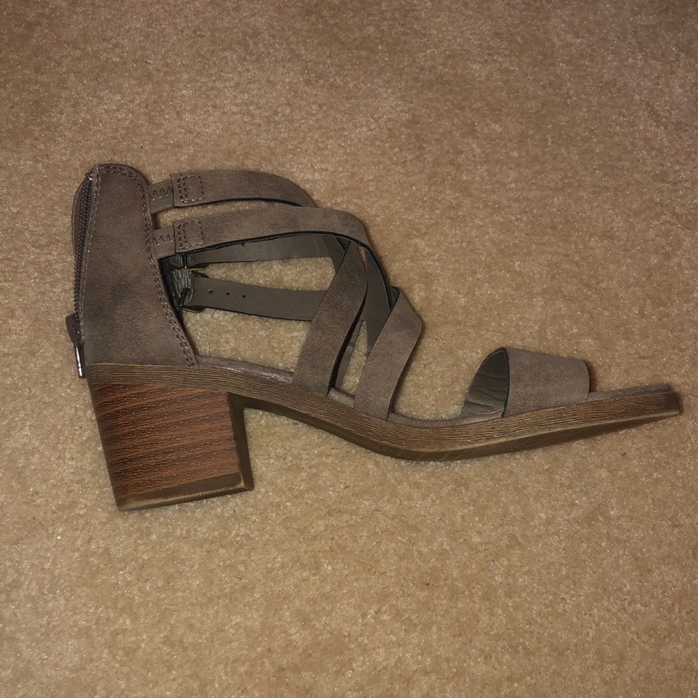 Gray Heels - Picture 3 of 4